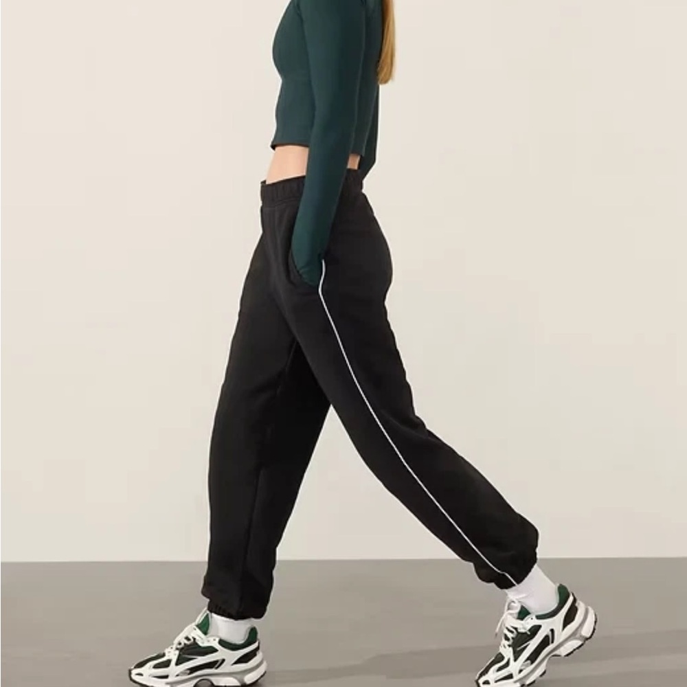 Athleta Forever Fleece High Rise Piping Jogger Black /White Sweat Pants Large
